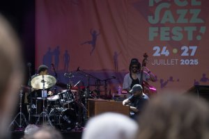 Sullivan Fortner Trio (2)