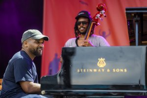 Sullivan Fortner Trio (4)