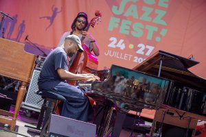 Sullivan Fortner Trio (8)