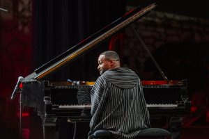 « Oscar Peterson Celebration » feat. Sullivan Fortner, John Clayton & Jeff Hamilton (8)