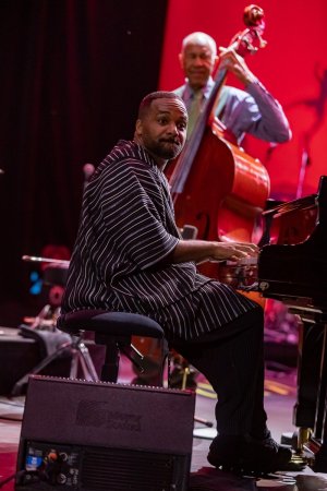 « Oscar Peterson Celebration » feat. Sullivan Fortner, John Clayton & Jeff Hamilton (12)